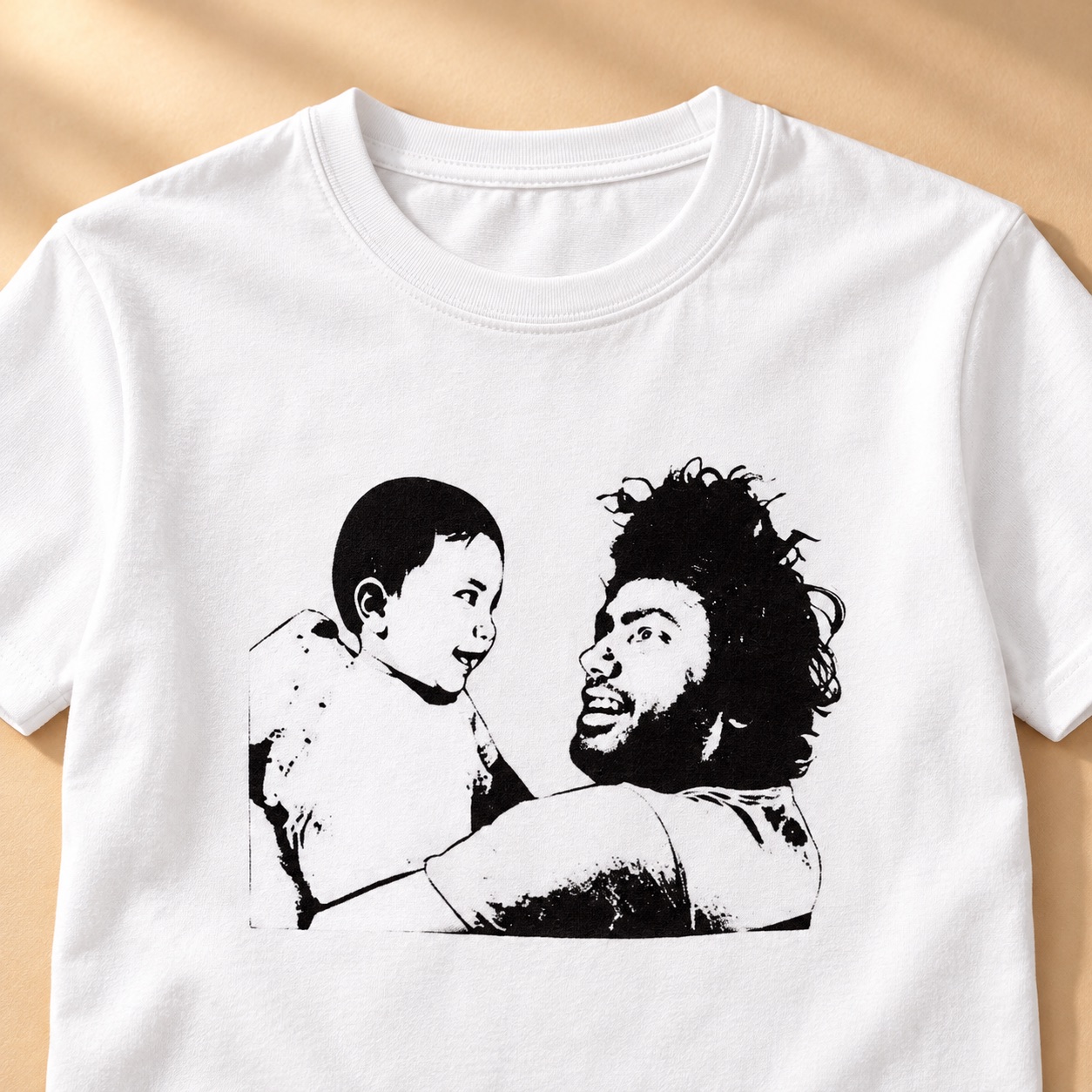 Foto-Shirt »Dein Motiv« – ergänzende Ansicht 2 – Dekoration außerhalb des Produkts nicht enthalten